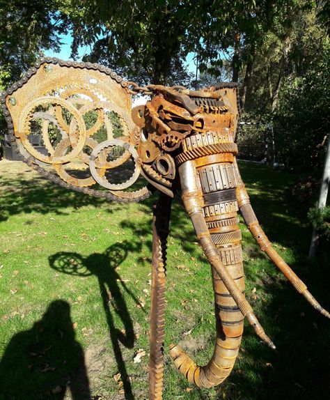 Scrap metal art - Jan van Daal Scrap Metal Elephant, Elephant Metal Art, Weld Art, Welded Art, Metal Elephant, Metal Ideas, Metal Garden Art, Steel Sculpture, Metal Art Sculpture