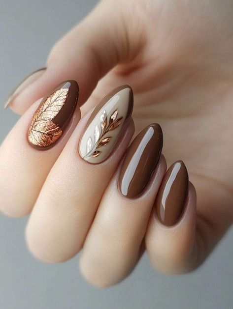 Nail Atum Designs, Atum Nails 2024, Autumn Manicure 2024, Short Nail Fall Designs, Atum Nails, Fall Nail Art Autumn, Thanksgiving Nails Design Fall, Nail Charm, November Nails