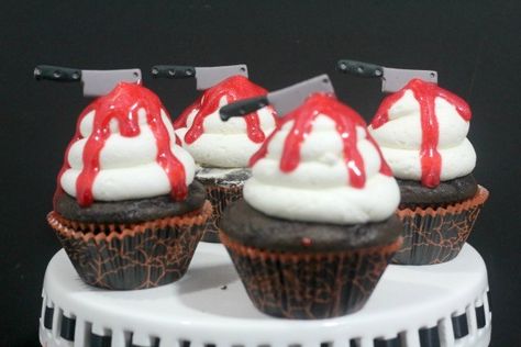 Knife Cupcakes, Halloween Cupcakes For Kids, Kid Halloween Cupcakes, Easy Halloween Cupcakes, Halloween Party Foods, Halloween Cupcake Ideas, Knife Halloween, Cupcakes For Kids, Halloween Cupcakes Decoration