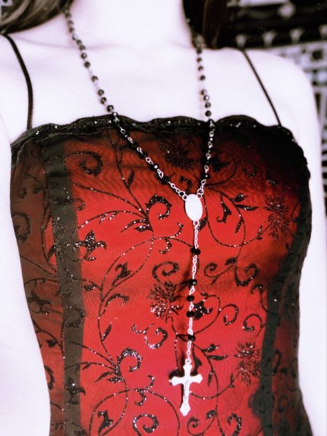 Red Goth Aesthetic, Red Goth Outfits, Alt Outfits Aesthetic, Vampire Goth Aesthetic, Goth Aesthetic Outfit, Goth Outfits Aesthetic, Mall Goth Aesthetic, Red Goth, 2000s Goth