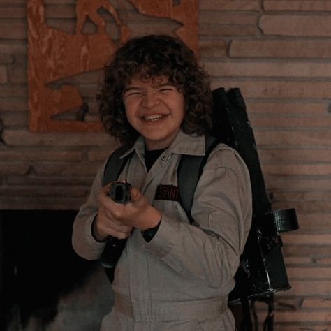 Dustin Stranger Things, Funny Stranger Things, Dustin Henderson, Stranger Things Dustin, Fictional Character Crush, Duffer Brothers, Stranger Things 2, Stranger Things Actors, Stranger Things Characters