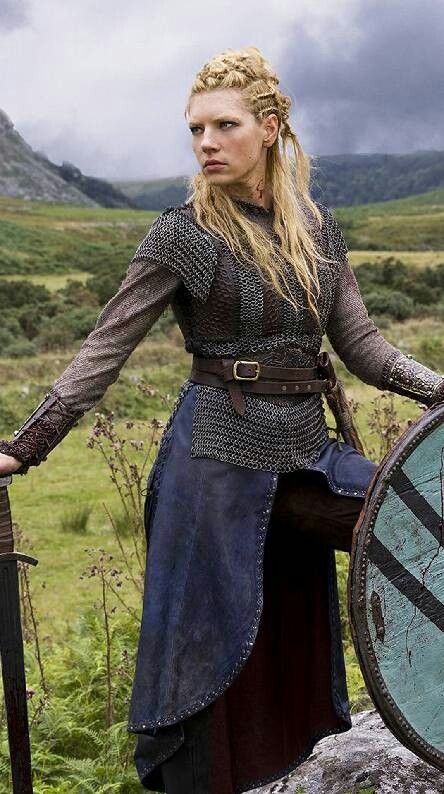 Viking Costume Diy, Female Viking Costume, Braids Female, Lagertha Costume, Vikings Costume Diy, Vikings Halloween, Viking Warrior Woman, Viking Cosplay, Viking Armor