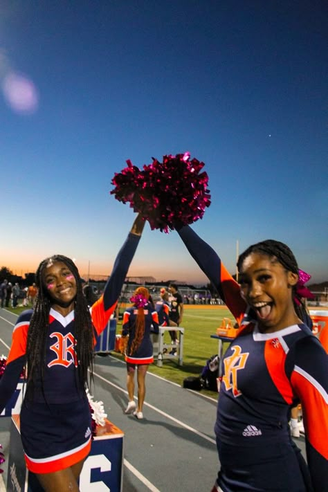 School Spirit Ideas Pep Rally, Cheer Couples, Cheerleading Aesthetic, Cheerleader Aesthetic, Cheerleading Picture Poses, Cheer Practice Outfits, Cheerleading Workouts, Cheer Aesthetic, Cheer Season