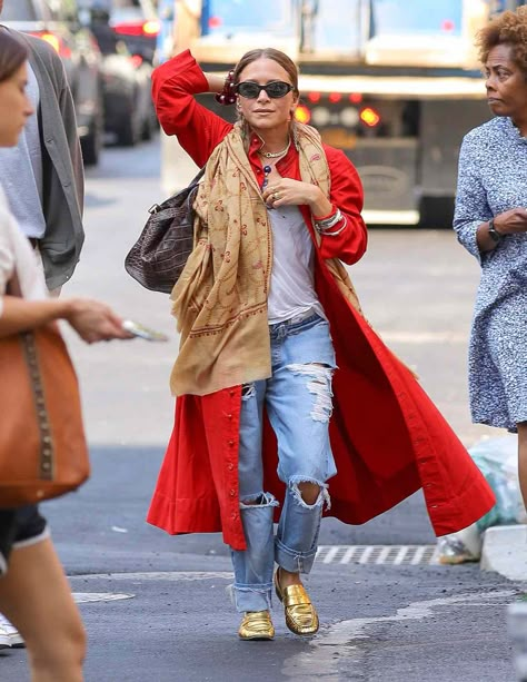 Mary Kate Olsen Wedding, Olsen Wedding, Mary Kate Olsen Style, Olsen Twins Style, Kate Olsen, Mary Kate Ashley, Red Trench Coat, Olsen Twins, Mary Kate Olsen