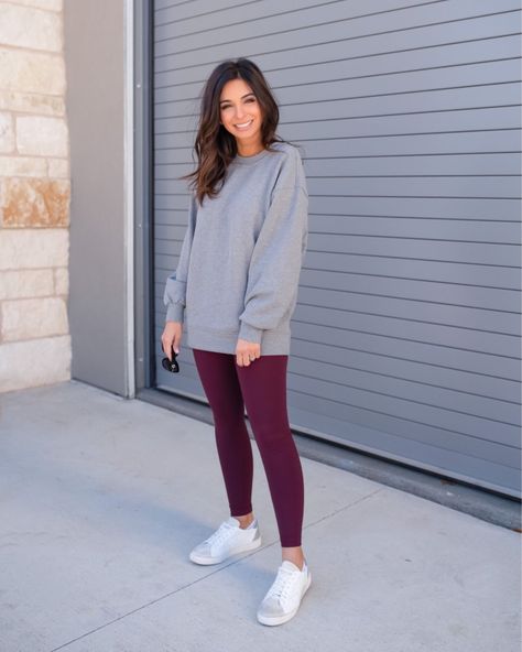 Hey Nasreen, Burgundy Leggings Outfit, Burgundy Pants Outfit, Oversized Sweatshirt Outfit, Comfy Chic Outfits, Outfits Leggins, Athletic Wear Fashion, Comfy Fall Outfits, Leggings Outfit Casual