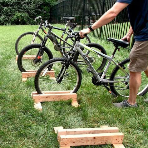 Diy Floor Bike Rack, Diy Bike Stand Wood, Bicycle Stand Diy, Homemade Bike Rack, Diy Wooden Bike Rack, Wooden Bike Stand, Homemade Bike Stand, Diy Bike Stand, Mirror With Plants