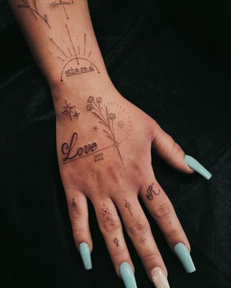 Ky Tattoos, Tattoo Main, Sticker Sleeve, Simple Hand Tattoos, Dragon Tattoo Ideas, Small Finger Tattoos, Hand And Finger Tattoos, Cute Hand Tattoos, Taurus Tattoos