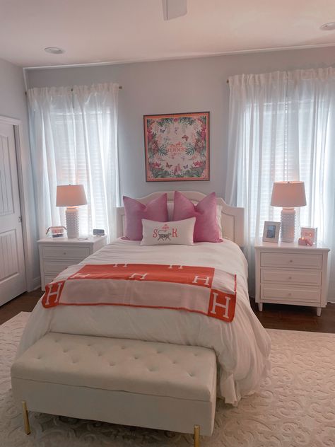 room ideas, preppy room, Preppy Bedroom Big Room, Light Pink Preppy Bedroom, Preppy Southern Bedroom, Rich Preppy Room, Room Inspo Layout, White Upholstered Bedroom Ideas, Preppy Beds, Preppy Bed, Preppy Bedding