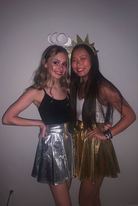 Sun And Moon Costume Ideas, Duo Halloween Costumes Sun And Moon, Star Moon And Sun Costume, Diy Sun And Moon Costume, The Moon Halloween Costume, Pairs Halloween Costumes, Sun Costume Ideas, Halloween Costumes For Pairs, Sun Halloween Costume Women