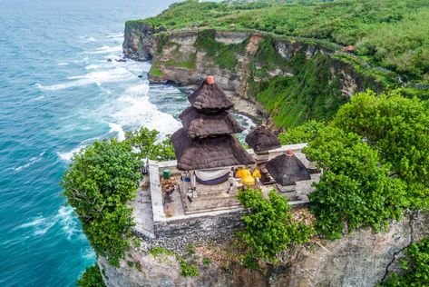 Uluwatu Temple - Fun things to do in Bali Bali Tour Packages, Temple Bali, Uluwatu Temple, Bali Yoga, Bali Guide, Uluwatu Bali, Bali Island, Komodo, Beautiful Sea