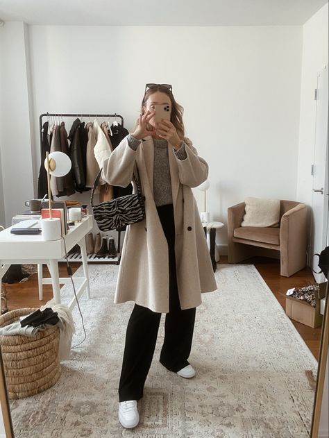 Coat With Sneakers Outfit, Oversize Coat Outfit, Black Pants Outfit Winter, Black Wide Leg Pants Outfit Casual, Black Palazzo Pants Outfit, Wide Leg Pants Outfit Fall, Wide Leg Black Pants Outfit, Oversized Coat Outfit, Black Wide Leg Pants Outfit