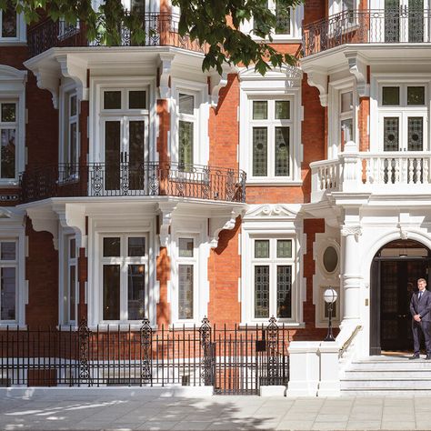 London's Kensington & Chelsea: a charming quarter — MoneyWeek Chelsea Townhouse, Sloane Square, Kensington And Chelsea, Chelsea London, Kensington London, Boutique Hotels, The King, Boutique Hotel, Chelsea