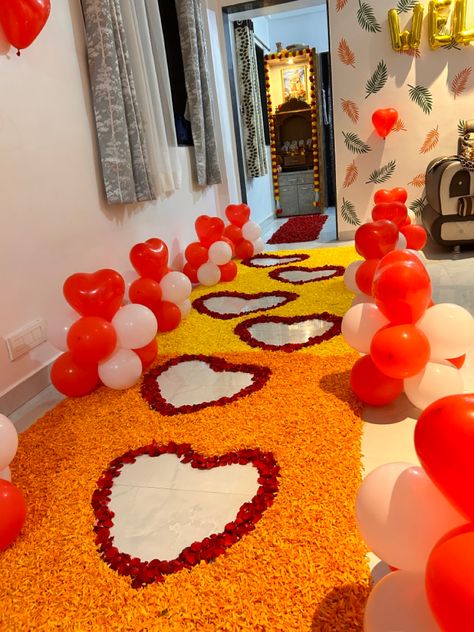 Welcome Decoration Ideas Home Indian, Pathway Flowers, Welcome Rangoli, Welcome Decoration, Brother Wedding, Welcome Home Decorations, Welcome Flowers, Ganpati Decoration At Home, Entry Gate