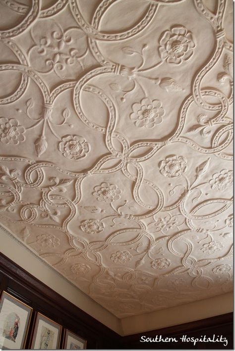 Intricate Ceiling Design, Embossed Wallpaper Ceiling, Ornate Ceiling Design, Ceiling Fretwork, Traditional Ceiling Design, Moulded Ceiling, Pretty Ceilings, Decorative Ceiling Ideas, False Ceiling Design For Hall