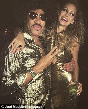 '2 of a kind!' The glammed-up reality star made sure to invite her gold lamé-clad father Lionel Richie, who brought authenticity to the evening's vintage vibe Studio 54 Party Decor, Studio54 Outfit, Studio 54 Fashion, Studio 54 Outfits, Disco Party Outfit, Studio 54 Party, 70’s Disco, Joel Madden, Look Hippie Chic