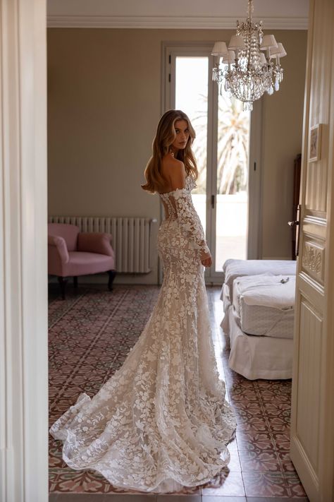 Scoop Neck Wedding Dress, Italy Wedding Dress, Sukienki Maksi, Slip Wedding Dress, Strapless Lace Wedding Dress, Strapless Wedding Dress Mermaid, Floral Lace Wedding Dress, Fairy Wedding Dress, Pnina Tornai