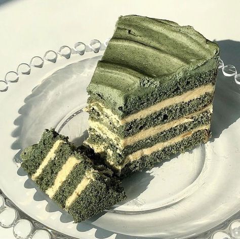 @vintagegreeentea on Instagram: “desserts are literally amazing 🧁 - qotd: do you prefer chocolate or vanilla?🌱 - aotd: both tbh but chocolate more🦎 - - - - - #sage…” Ginger Aesthetic, Comfort Photos, Matcha Aesthetic, Mint Green Aesthetic, Green Cake, Fav Color, Green Food, Aesthetic Green, Phone Theme