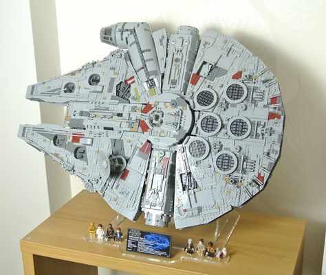 Review: Display Stand for 75192 Millennium Falcon - Wicked Brick | Brickset: LEGO set guide and database Star Wars Lego Display Ideas, Millenium Falcon Lego Table, Lego Star Destroyer Display, Millenium Falcon Lego Display, Millennium Falcon Lego Display, Lego Falcon, Lego Millenium Falcon, Lego Star Wars Diorama Moc, Lego Display Ideas