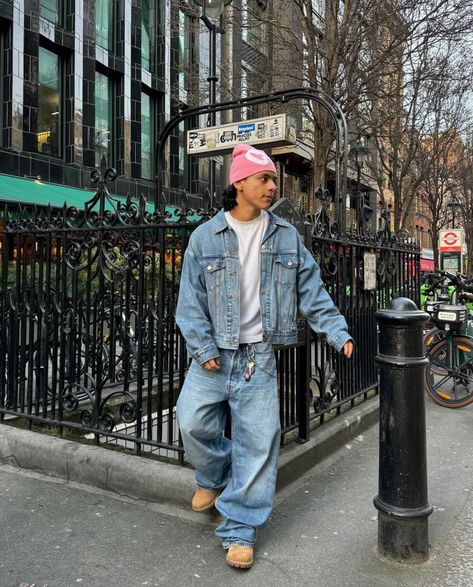 Blue Denim Jacket Outfit, Blue Jean Jacket Outfits, Jean Jacket Outfits Men, Baggy Jeans Outfits, Streetwear Fashion Baggy, Men Streetwear Fashion, Streetwear Photoshoot, Denim Outfit Men, Mens Photoshoot