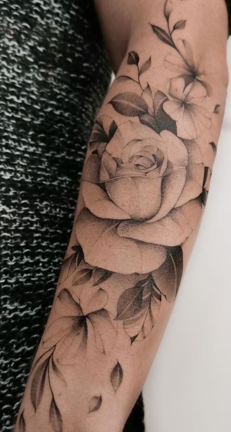 Outlined Tattoos Woman, Realistic Flower Tattoo Sleeve, Black And Grey Rose Tattoo Realistic, Realism Floral Tattoo Sleeve, Rose Tattoo Sleeve Women, Rose On Shoulder Tattoo, Realism Floral Tattoo, Rose Sleeve Tattoo Women, Dark Flower Tattoos