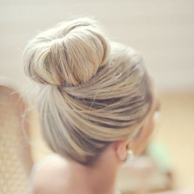 Sanggul Cepol, Sock Bun Hairstyles, Fishtail Braid, High Bun, Pretty Hair, Great Hair, Hair Dos, Gorgeous Hair, Nails Makeup