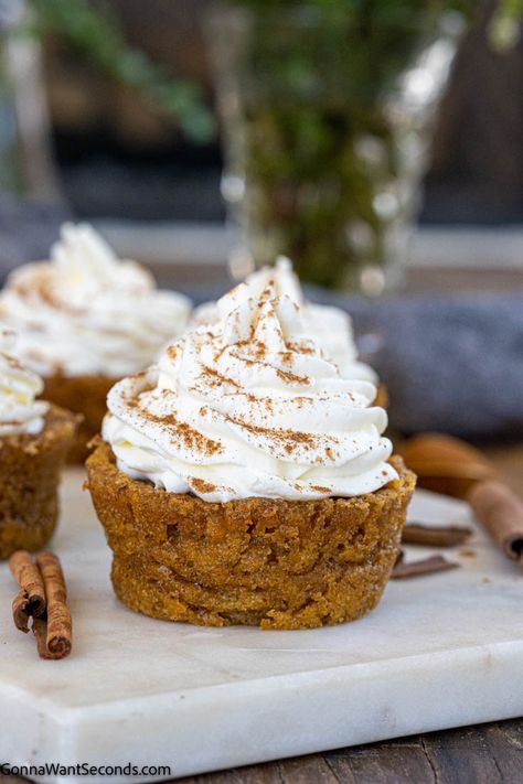 Impossible Pumpkin Pie Cupcakes Impossible Pumpkin Pie Cupcakes, Pumpkin Pie Cupcakes Recipe, Impossible Pumpkin Pie, Pumpkin Pie Cupcakes, Pie Cupcakes, Pumpkin Scones, Pumpkin Recipes Dessert, Pumpkin Cupcakes, Thanksgiving Desserts