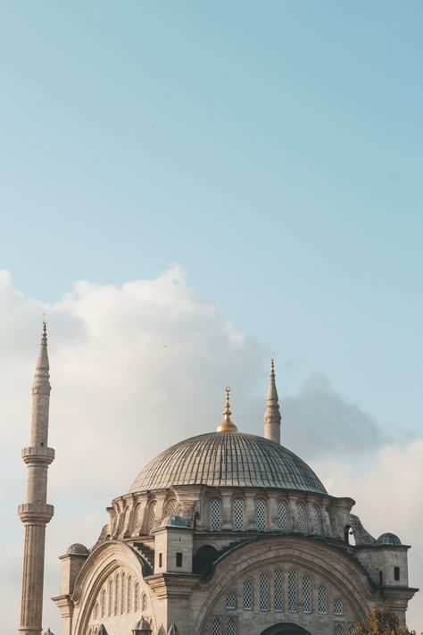 A beautiful sight of the Sultan Ahmed Mosque/Blue Mosque in Istanbul