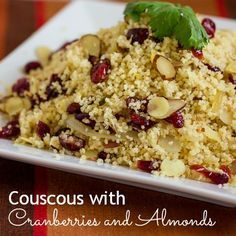 Couscous with Cranberries and Almonds Grain Recipes, Tagine Recipes, Couscous Salat, Cranberry Almond, Couscous Recipes, Pine Nut, Cous Cous, Couscous Salad, Sliced Almonds