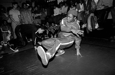 Tanco at a breakdance battle, 1983-84 - Photo By: Ricky Flores Jamel Shabazz, Afrika Bambaataa, Takashi Murakami, Rap Battle, Hip Hop Culture, Street Dance, Break Dance, Boba Fett, New York Street