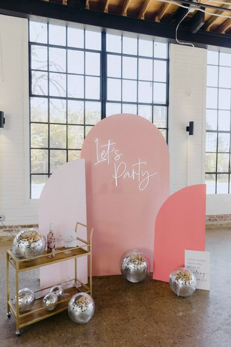 Disco Birthday Party, Disco Theme, Barbie Wedding, Mors Dag, Deco Floral, Wedding Mood Board, Pink Parties, Wedding Mood, Bridal Shower Theme