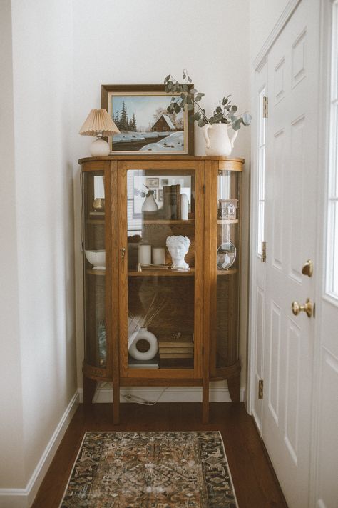 Antique Glass Cabinet, Thrifting Home, Curio Cabinet Decor, Vintage Decorating Ideas, Desert Boho, Vintage Decorating, Decor 2024, Mini Makeover, Antique Cabinets