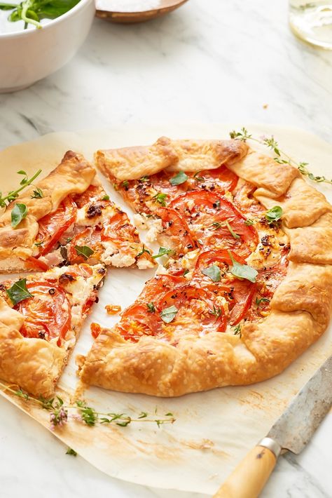 Recipe: Tomato and Feta Galette | Now that the first really good tomatoes of summer are showing up at farmers markets, I think we should all add a "tomato night" to our meal plans. And to get you started, I recommend this stunning galette because it is the most delicious way to eat tomatoes and cheese for dinner. Galette Recipes, Summer Suppers, Paleo Vegetables, Recipe Tomato, Savory Tarts, Garlic Spaghetti, Fresh Tomato Recipes, Galette Recipe, Easy Vegetarian Dinner