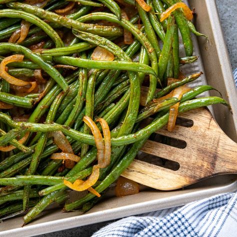 Cut Green Bean Recipes, Green Bean Recipes Oven, French Green Bean Recipes, Green Bean Side Dish Recipes, String Bean Recipes, Low Calorie Side Dishes, Seasoned Green Beans, Easy Holiday Side Dishes, French Green Beans