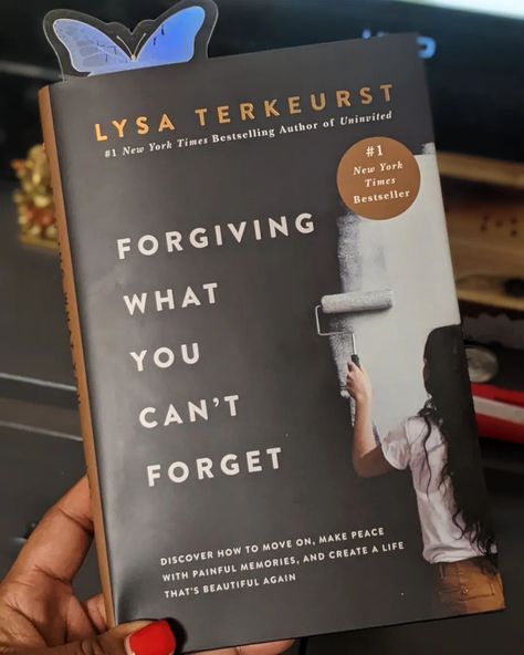 Almost done reading book number 7 of my 2024 reading challenge. Forgiving What You Can't Forget by Lysa Terkeurst is a faith-based self-help book. It almost reads as if she's having a conversation with you using her own personal experiences and what she's done to help make peace with them for her own sake... not the other person/people (and I can relate to that 😌). #sundayreading #selfcaresunday #faithbasedbooks #selfhelp #books #reader #2024readingchallenge ***Click the link in my profile t... Christian Books Recommendation, Best Self Help Audio Books, Self Love Books For Women, Self Help Books Aesthetic, Books For Christian Women, Christian Books To Read, Christian Book Recommendations, Faith Based Books, Books Recs