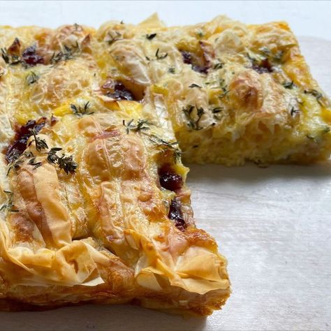 Crinkle Pie, Cranberry And Brie, Crinkle Cake, Brie And Cranberry, Filo Pastry Recipes, Brie Cranberry, Filo Pastry, Phyllo Dough, Puff Pastry Recipes