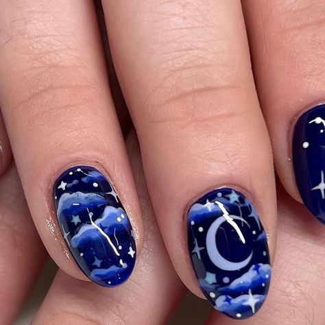 Sky Nail Art, Cloud Nails, Spooky Nails, Painted Nail Art, Star Nails, Blue Clouds, Pretty Stuff, Nail Artist, Nail Design