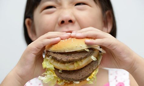 Skipping breakfast makes children fat as catching up on calories later leads to overeating | Daily Mail Online Big Burgers, Skipping Breakfast, Unhealthy Snacks, Childhood Obesity, Food Advertising, Sugary Drinks, Big Meals, Working Mother, Unhealthy Food