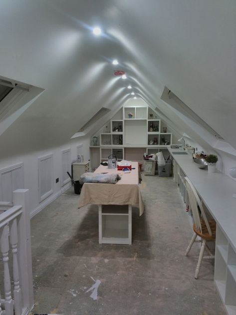 Loft Office Ideas, Attic Office, Traditional Family Room, Garage Bedroom, Loft Office, Upstairs Loft, Attic Space, Attic Design, Floor Remodel