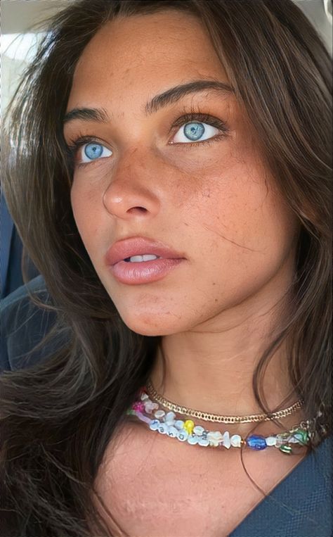 Freckles Summer, Sunkissed Makeup, Women With Freckles, Freckles Makeup, Sunkissed Skin, Open Pores, Summer Makeup Looks, Most Beautiful Eyes, Summer Skin