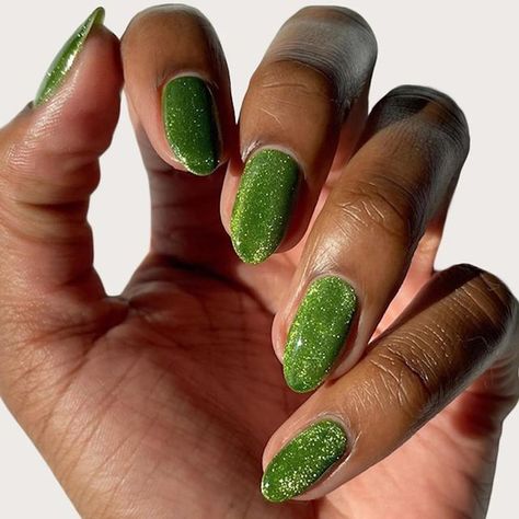 Green Nail Designs Glitter, Unique Nail Polish Colors, Green Reflective Nails, Mermaid Green Nails, Shimmery Green Nails, Fun Sparkly Nails, Clear Green Nails, Green Velvet Nails, Green Metallic Nails