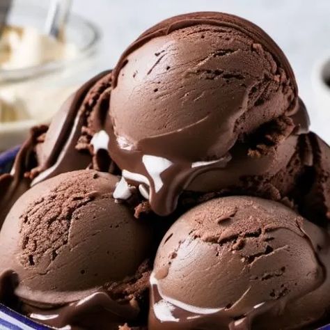 Chocolate Custard Ice Cream Recipe - Ice Cream DIY | Ice Cream Recipes From Scratch Superman Ice Cream Recipe, Chocolate Custard Ice Cream Recipe, Custard Ice Cream Recipe, Mexican Fried Ice Cream, Ice Cream Diy, Banana Pudding Ice Cream, Chocolate Calories, Milkshake Recipe Easy, Custard Ice Cream