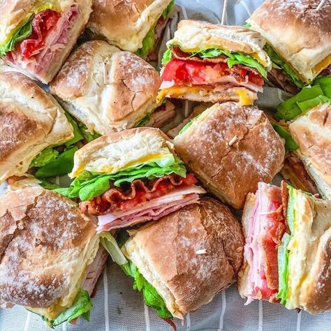 At this life stage, the only club that I enjoy is a club sandwich. So, I’ve got a perfect recipe for you! If you and your friends are anything like me, this recipe will be gone in no time at your Super Bowl parties! These Dinner Roll Club Sandwiches are made with a package of dinner rolls, so one recipe makes 12! They’ve got bacon, turkey, ham, lettuce, tomato, cheese, mayo, and honey mustard. Everything beautiful and delicious. Recipe on my website! Luncheon Sandwiches Ideas, Sandwiches Party Tray, Sliced Bell Pepper, Bread Turkey, Bacon Turkey, Artisan Rolls, Turkey Lunch Meat, Club Sandwiches, Rolled Sandwiches