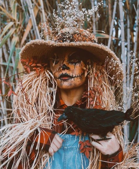 Scary Scarecrow Makeup, Scarecrow Makeup Tutorial, Scarecrow Makeup Halloween, Cute Scarecrow Makeup, Easy Scarecrow Makeup, Halloween Costume Scarecrow, Scarecrow Makeup Ideas, Easy Diy Halloween Makeup, Scary Scarecrow Costume