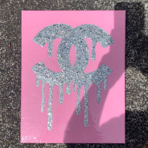 Painting Ideas On Canvas Glitter, Boujee Canvas Painting, Painting With Glitter Canvas, Cute Girly Canvas Paintings, Chanel Painting Canvases, Baddie Paintings Canvas Pink, Chanel Canvas Painting, Paintings With Glitter, Barbie Canvas Painting