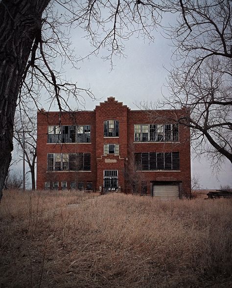 Abandoned school in desolate central North Dakota. Abandoned School Buildings, Abandoned School Aesthetic, Apocalypse Reference, Abandoned Classroom, Buildings Reference, Abandoned Schools, Boarding School Aesthetic, Deserted Places, Abandoned School