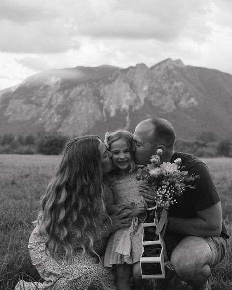 And three becomes four 💕 the sweetest pregnancy announcement and gender reveal for a friend the internet and bravo tv put into my life. Never underestimate the power of “I don’t know what I did to you, but I’ll take a Pinot Grigio” (IYKYK) in bringing people together #pregnancyannouncement #maternityphotography #genderrevealideas #washingtonmaternityphotographer #oregonmaternityphotographer Gender Reveal Ideas For Photoshoot, Gender Announcement Photoshoot, Gender Reveal Picture Ideas With Sibling, Gender Announcement, Gender Reveal Ideas For Kids, 2nd Baby Pregnancy Announcement, Gender Reveal Ideas With Toddler, Family Baby Announcement Photoshoot, Family Gender Reveal