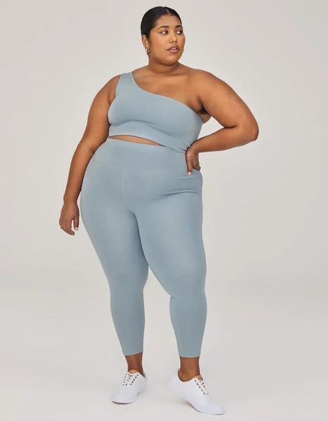 Plus Size Posing, Figure Reference, Female Pose Reference, Plus Size Workout, Body Reference Poses, Standing Poses, Human Poses Reference, Figure Poses, Poses References