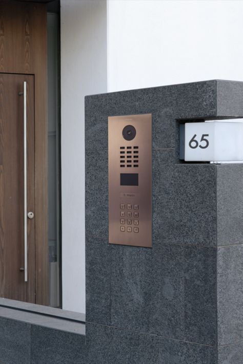 Elevate the look of your entryway and enhance your home security with DoorBird. Discover the perfect blend of form and function with the stunning D2101KV video doorbell with keypad for keyless access. Choose from more than 50 finishes and colors. Intercom System, Pvd Coating, Video Doorbell, Smart Solutions, Home Doors, App Control, Family House, Innovation Technology, Home Security