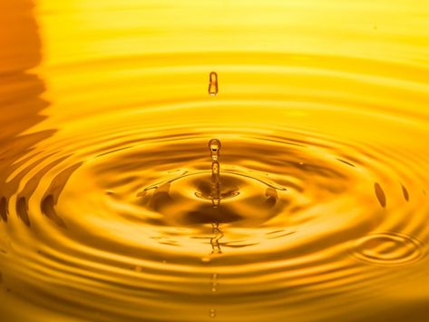 Close up of a drop oil on a yellow backg... | Premium Photo #Freepik #photo #background #abstract-background #food #gold Drow Paladin, Flyers Background, Diy Beard Oil, Half Drow, Texture Background Hd, Posters Inspiration, Argon Oil, Church Media Design, Oil For Dry Skin