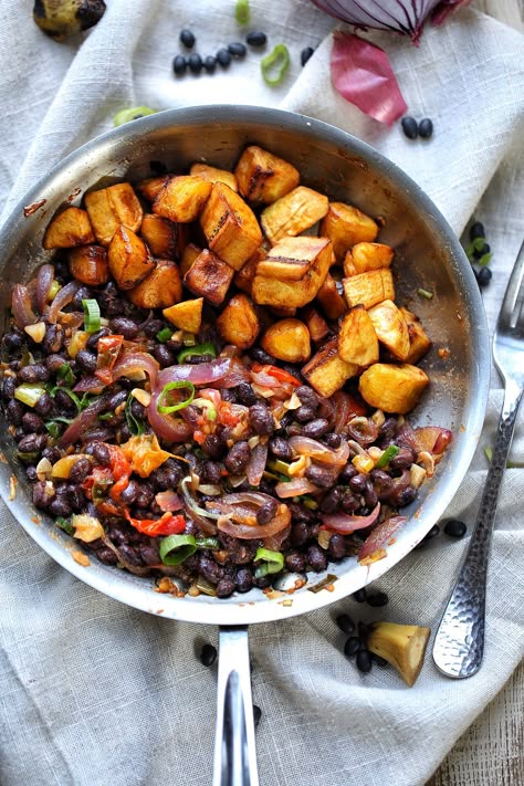 Black Beans And Plantains, Vegan Plantain Recipes, Plantain Dinner, Beans And Plantains, Plantain Stew, Plantains Recipes, Jamaican Meals, Caribbean Vegan, Vegan Table